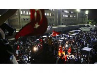 Asker Ve Polis 'Yalanlar'la Karşı Karşıya Getirilmiş
