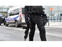 Fransa'da Polise Saldırı