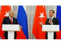 Başbakan Yıldırım Medvedev İle Telefonla Görüştü