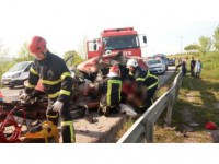 Karşı Şeride Geçen Kamyonet Dehşet Saçtı: 2 Ölü, 3 Yaralı