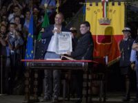 Maradona'ya Napoli'den 'Fahri Vatandaşlık' verdi