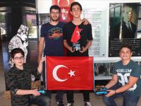 Kastamonu'da Öğrencilerden 15 Temmuz İçin Ay Yıldız Çizen Robot