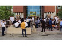 Ikby Referandumunu Gerçekleştiren Yüksek Seçim Komiserliği Başkanı Ve Üyeleri İçin Tutuklama Kararı