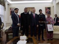 Karaciğer Nakli Olan Pakistanlı Khan'dan Bakan Demircan'a Ziyaret