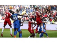 Sivasspor Yenilmezlik Serisini Sürdürdü
