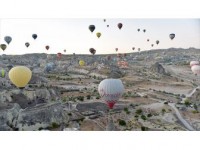 Kapadokya'da Sıcak Hava Balonları Aa İçin Havalandı