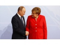 Putin Merkel İle Suriye’yi Görüştü