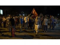 'Ay Yıldızlı Bayrağı Görmelerine Rağmen Ateş Ettiler'