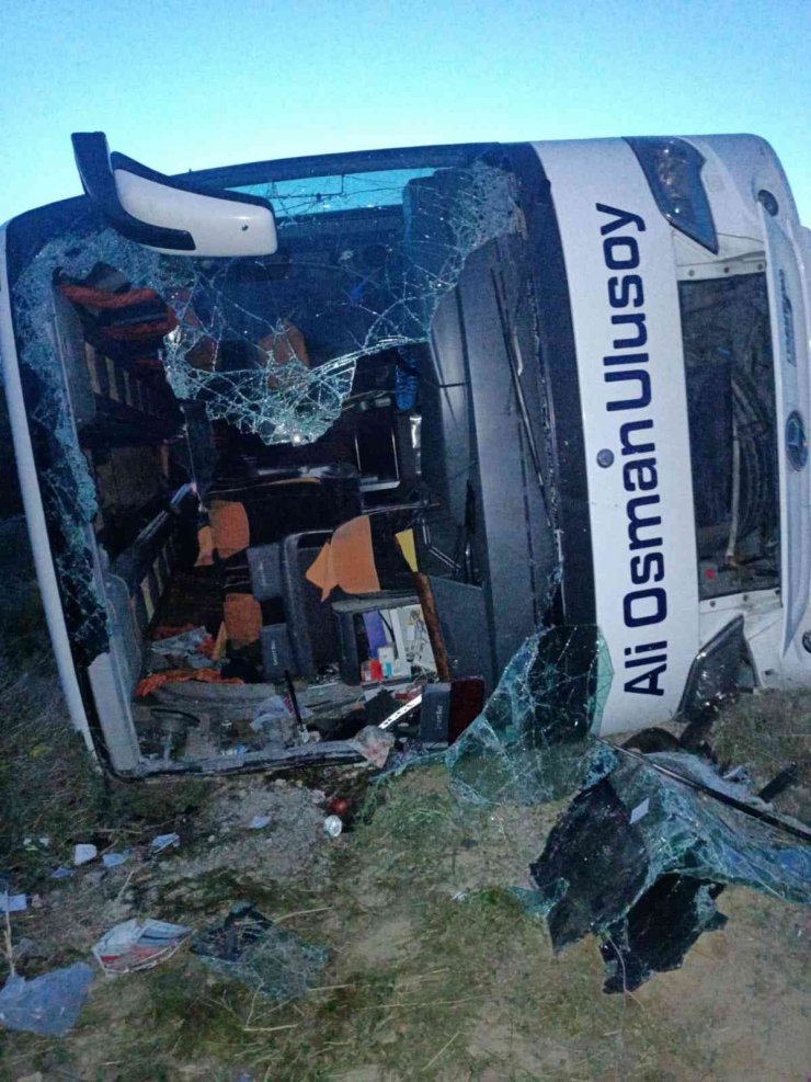 Kontrolden Çıkan Yolcu Otobüsü Devrildi: 27 Yaralı