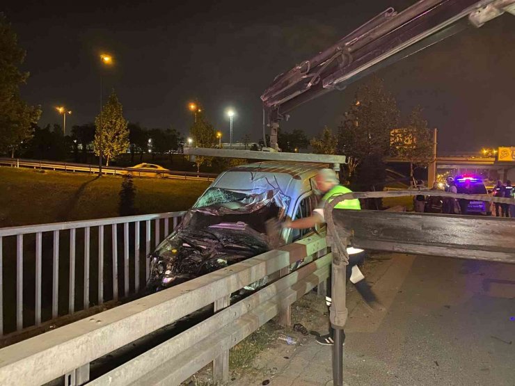 Aksaray’da "dur" İhtarına Uymayan Alkollü Sürücü İle Polis Arasında Yaşanan Kovalamaca Bariyerlerde Son Buldu