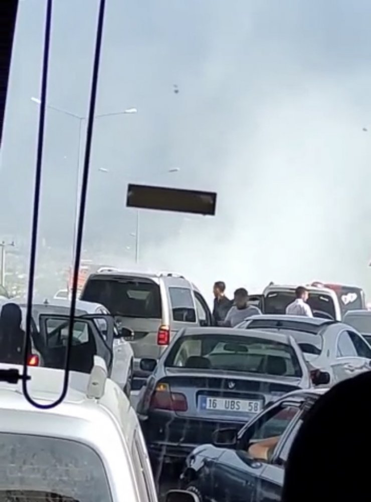 Bursa’da Araç Yandı, Mudanya Yolu Kilitlendi
