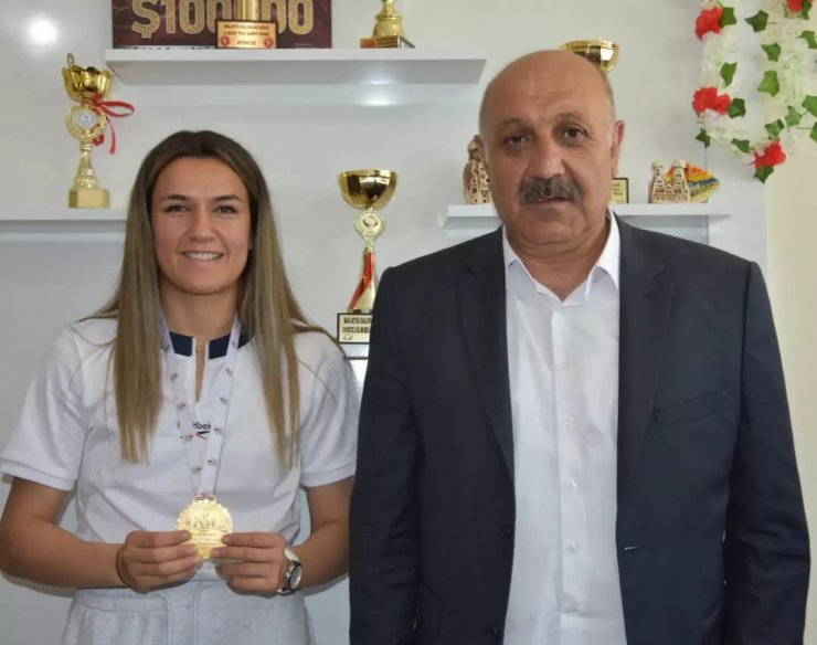 Başkan Zelyurt’dan Boks Şampiyonu Akbaş’a Tebrik