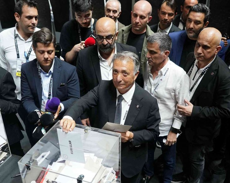Beşiktaş Başkan Adayı Ahmet Nur Çebi Oyunu Kullandı