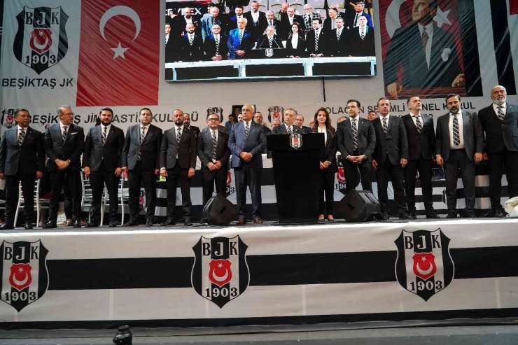 Ahmet Nur Çebi, Yönetimi İle Zafer Pozu Verdi