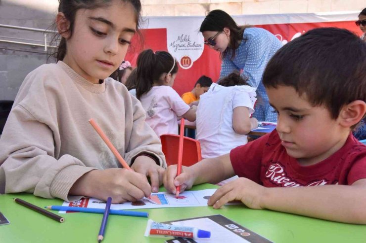 Minikler, ‘atatürk Ve Bandırma Vapuru’ Temalı Karton Etkinliğinde Buluştu