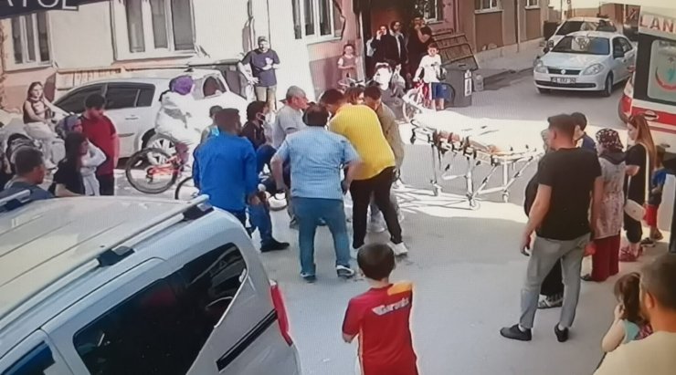 Motosikletli Genç Kız Araca Yandan Çarptı: 1 Yaralı