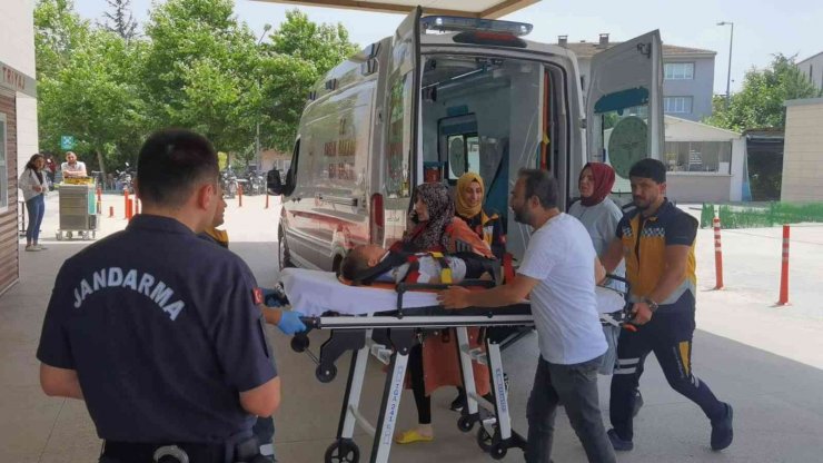 Otomobilin Çarptığı Çocuk Ağır Yaralandı