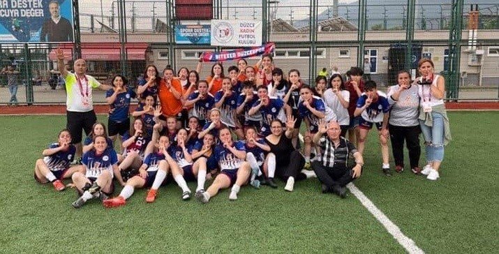 Düzce Kadın Futbol Takımı 2. Lig’e Yükseldi