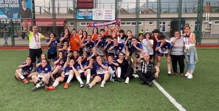 Düzce Kadın Futbol Takımı 2. Lig’e Yükseldi