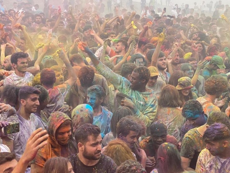 Elazığ’daki ‘color Fest’ Renkli Görüntüler Oluşturdu