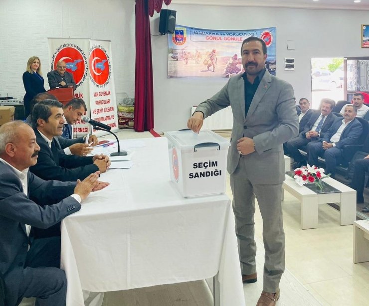 Başkan Ayhan Kahraman Güven Tazeledi