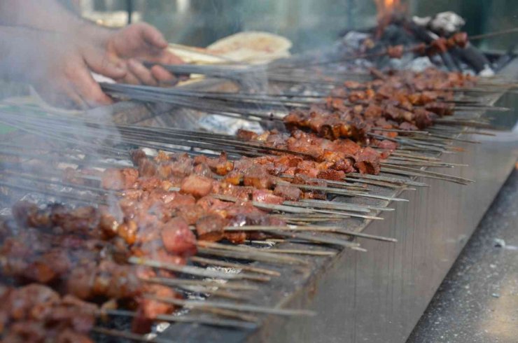 Festivalde 1 Ton Kuzu Ciğeri Tüketildi