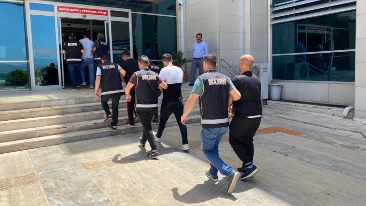 İlişki Tuzağıyla Uygunsuz Fotoğraflar Çekip Şantaj Yapan Çete Çökertildi