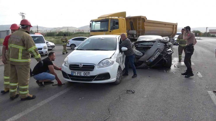 Kırıkkale’de İki Otomobil Çarpıştı: 5 Yaralı