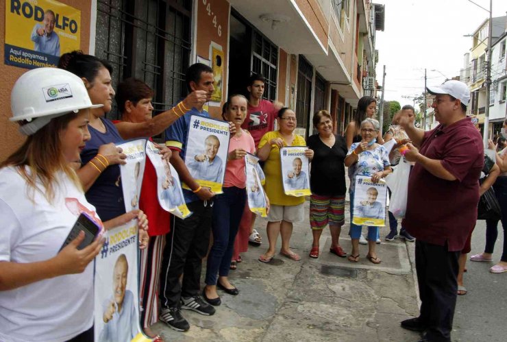 Kolombiya’da Halk Sandık Başına Gitti