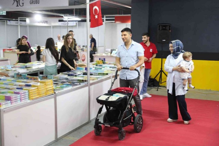 Denizli’de Yazarlar Ve Okuyucular Bir Araya Geldi