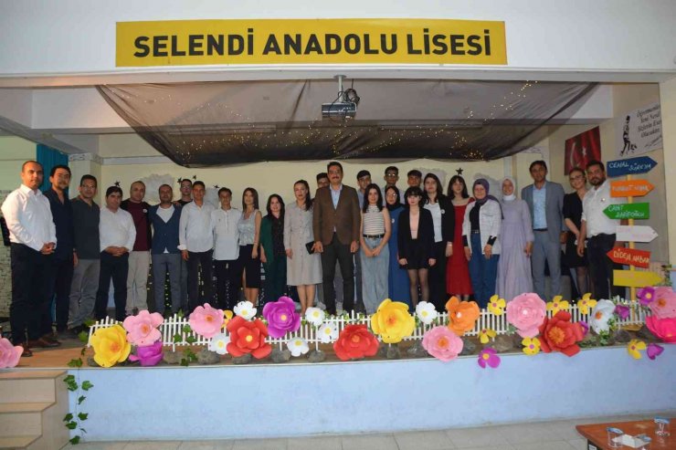 Selendi’de ’anadolu’da Bir Bahar Akşamı’ Şiir Dinletisi