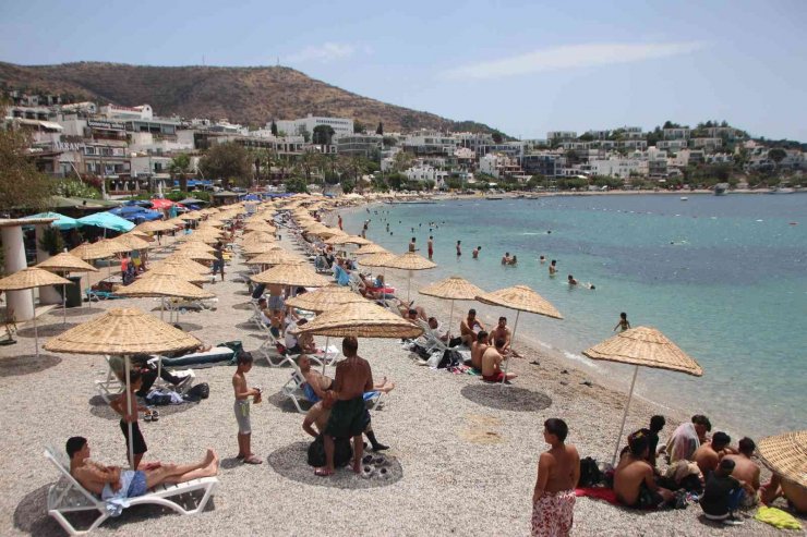 Bodrum’da Dereceyi Gören Sahile Koştu