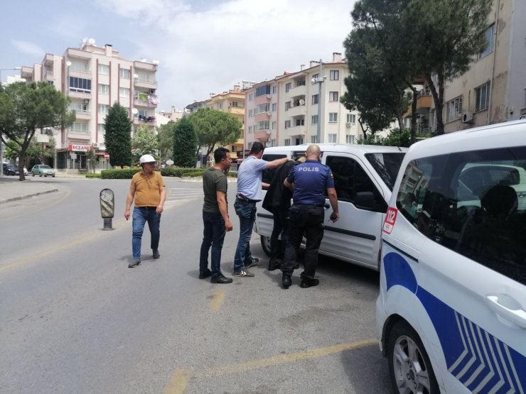 Ayakkabı Hırsızları Apartman Sakinlerine Yakalandı