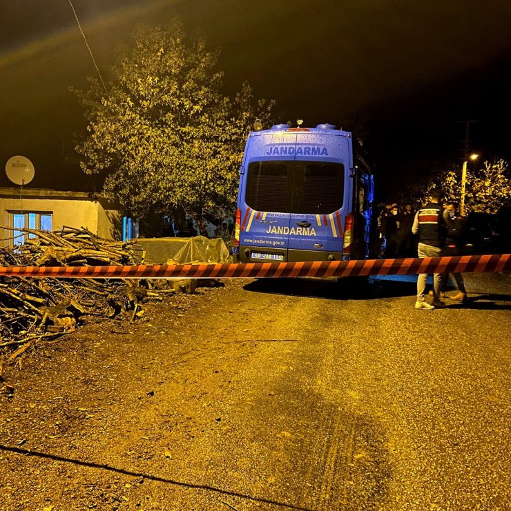 Amcasını Ve Kuzenlerini, Kardeşinin Vurduğunu Öne Sürdü