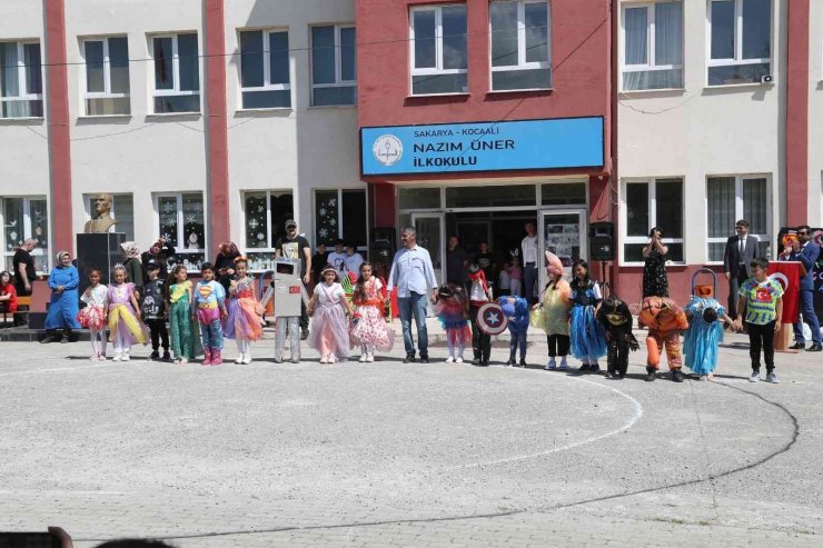 Atıklardan Yaptıkları Elbiseleri Defilede Sergilediler
