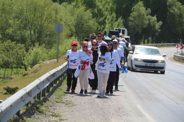 Van Gölü İçin Yürüyen Kadınlar Tatvan’a Ulaştı