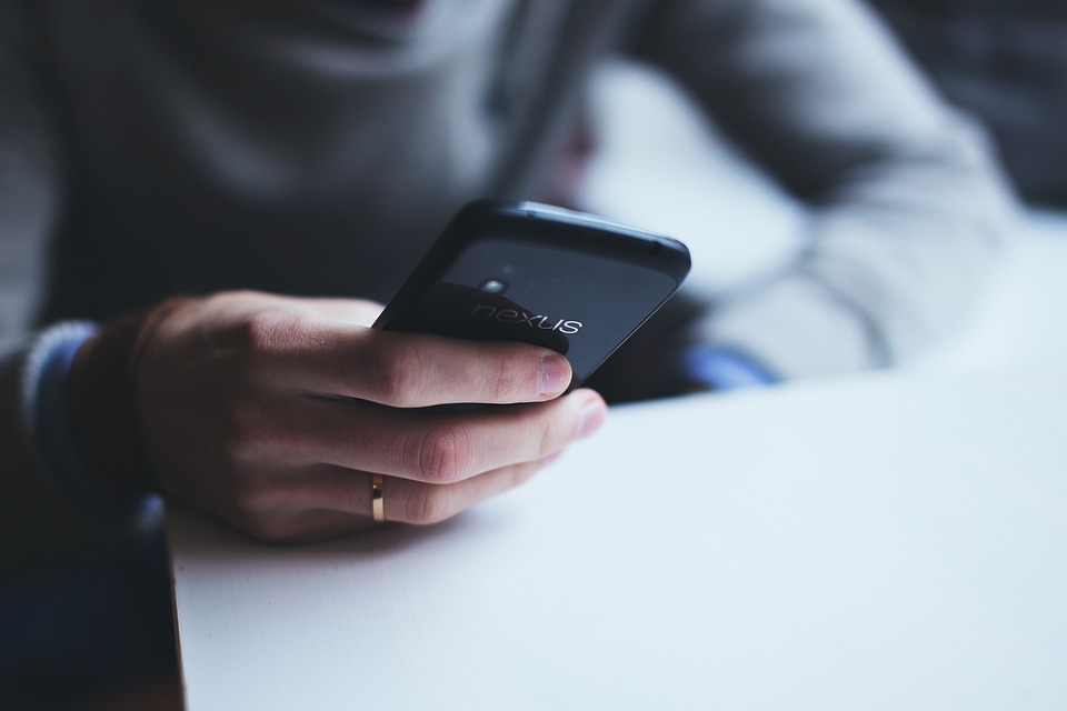 smartphone-1281632-960-720.jpg