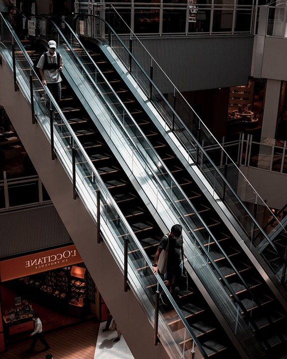 escalator-5899073-960-720.jpg