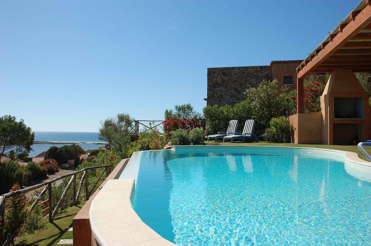 swimming-pool-2386261-1280.jpg
