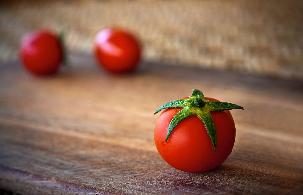 tomato-1205699-1280.jpg
